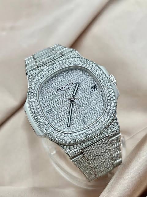 Nautilus 5719/10G-010 Erkek 40 mm + Kutu