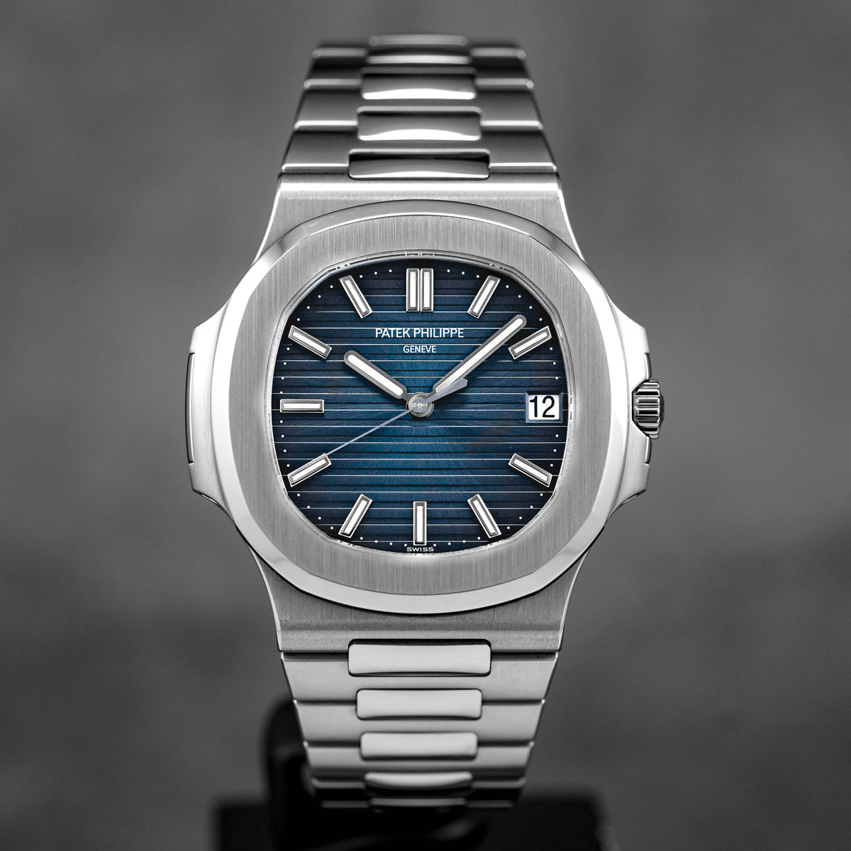 5740 Nautilus  Automatic Nautilus 40 mm + Kutu